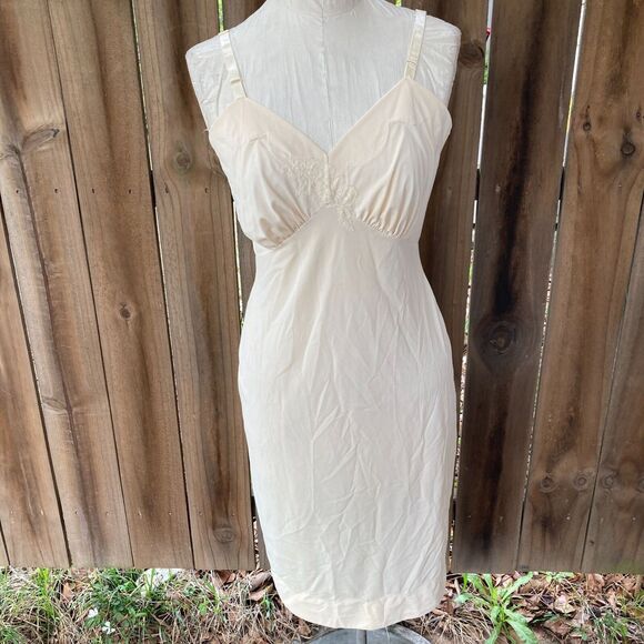 Vintage 60s SHADOWLINE FULL SLIP Scallop Lace Overlay 36 Tall - Picture 1 of 6